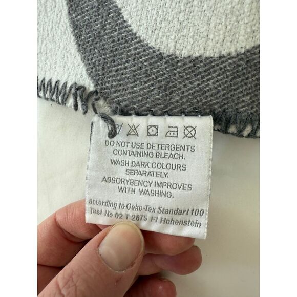 Gray White Moroccan Quatrefoil Pattern Throw Blanket Modern Home Decor‎ Accent - Picture 4 of 4